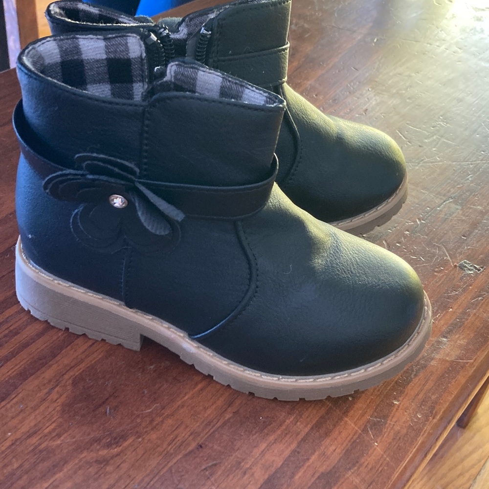 Little girl ankle boots